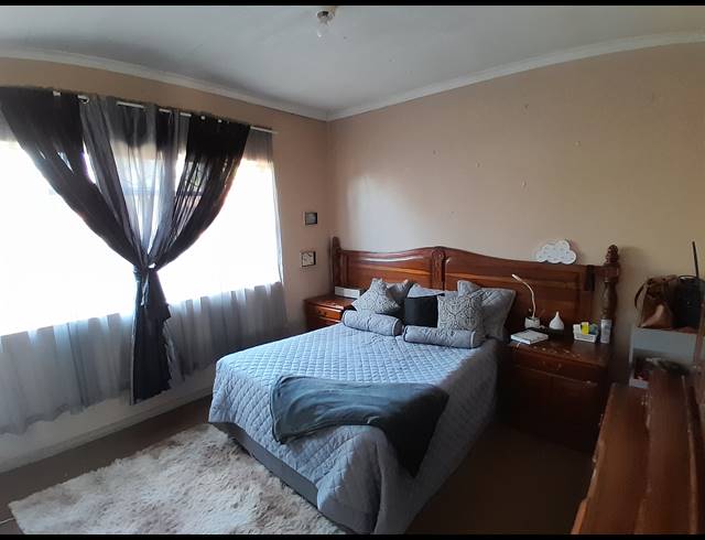 8 BEDROOM FREEHOLD FOR SALE IN BO-DORP